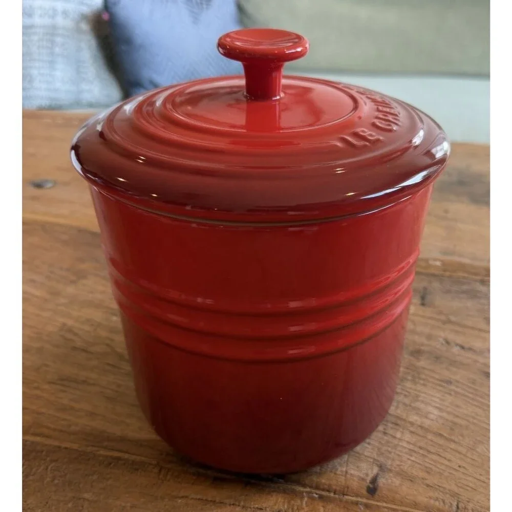 Le Creuset Stoneware Pet Food Storage Container Jar w/ Lid Scoop Cerise Red NEW